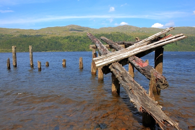 Ruined Pier, Polloch - geograph.org.uk - 3096586