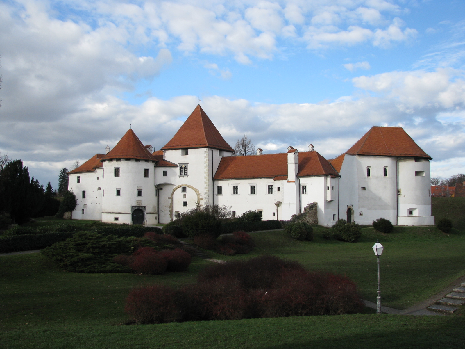Stari grad Varaždin tvrđava je u Varaždinu i jedna od njegovih znamenitosti...