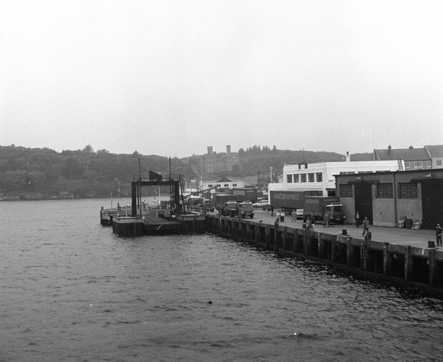 File:Stornoway Pier - geograph.org.uk - 563945.jpg