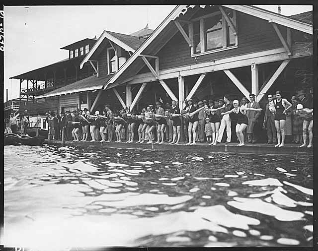 File:Swimmers at start of marathon in Leschi Park, Seattle, 1925 (MOHAI 4019).jpg