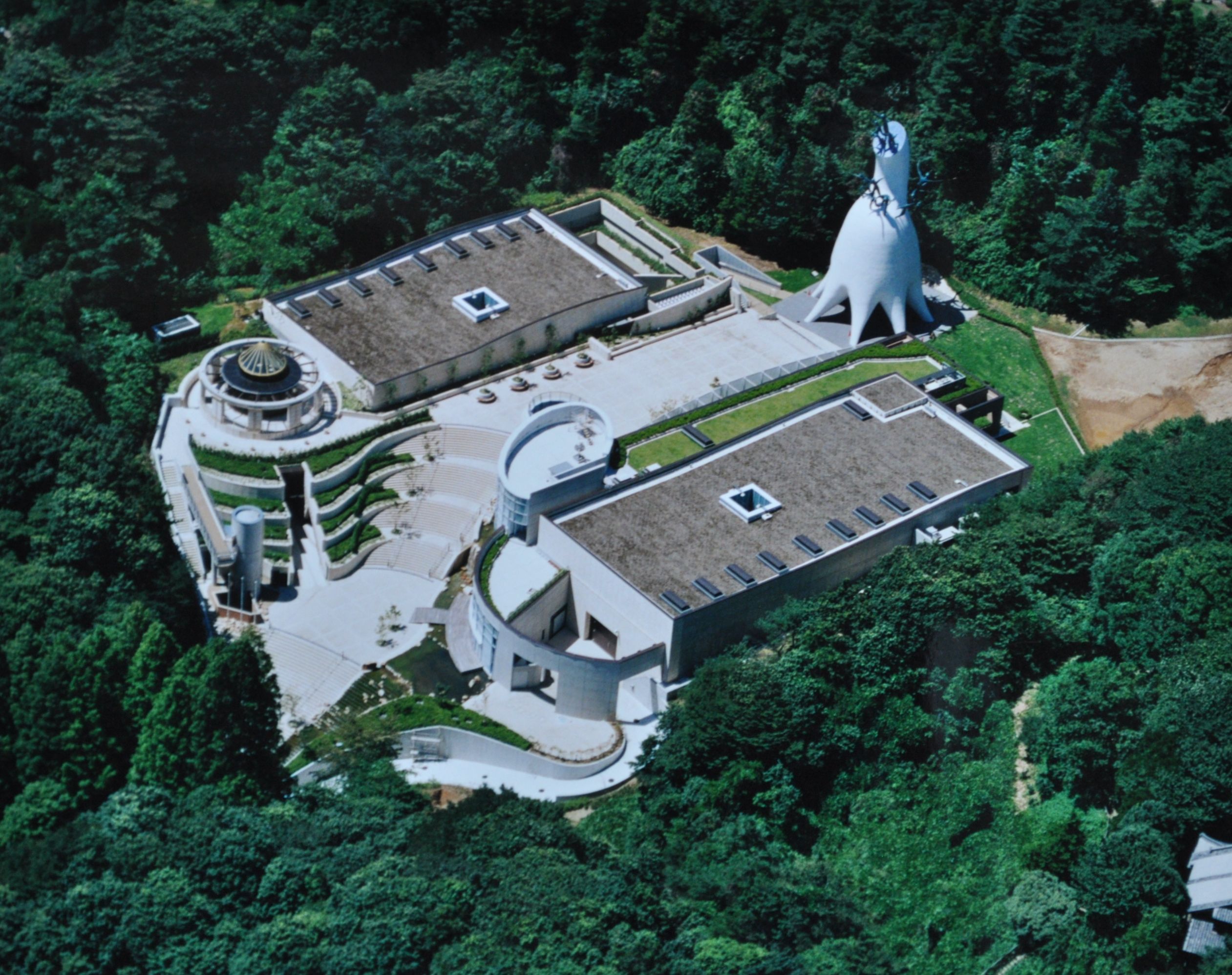 岡本 太郎 記念 館