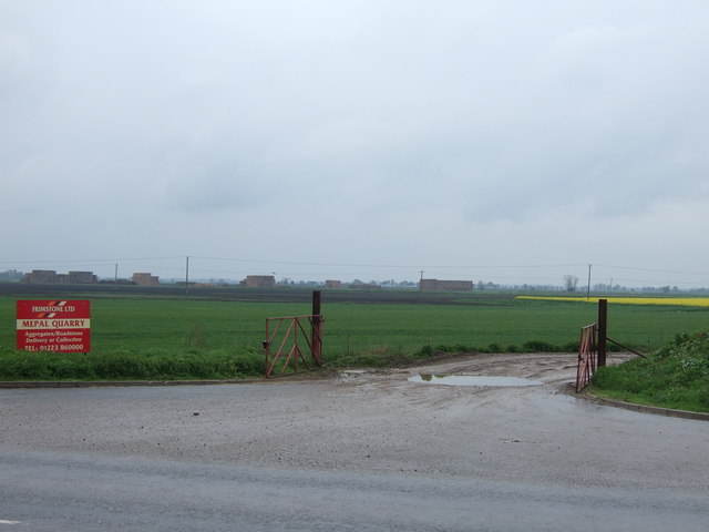 File:Track to Mepal Quarry - geograph.org.uk - 2938262.jpg