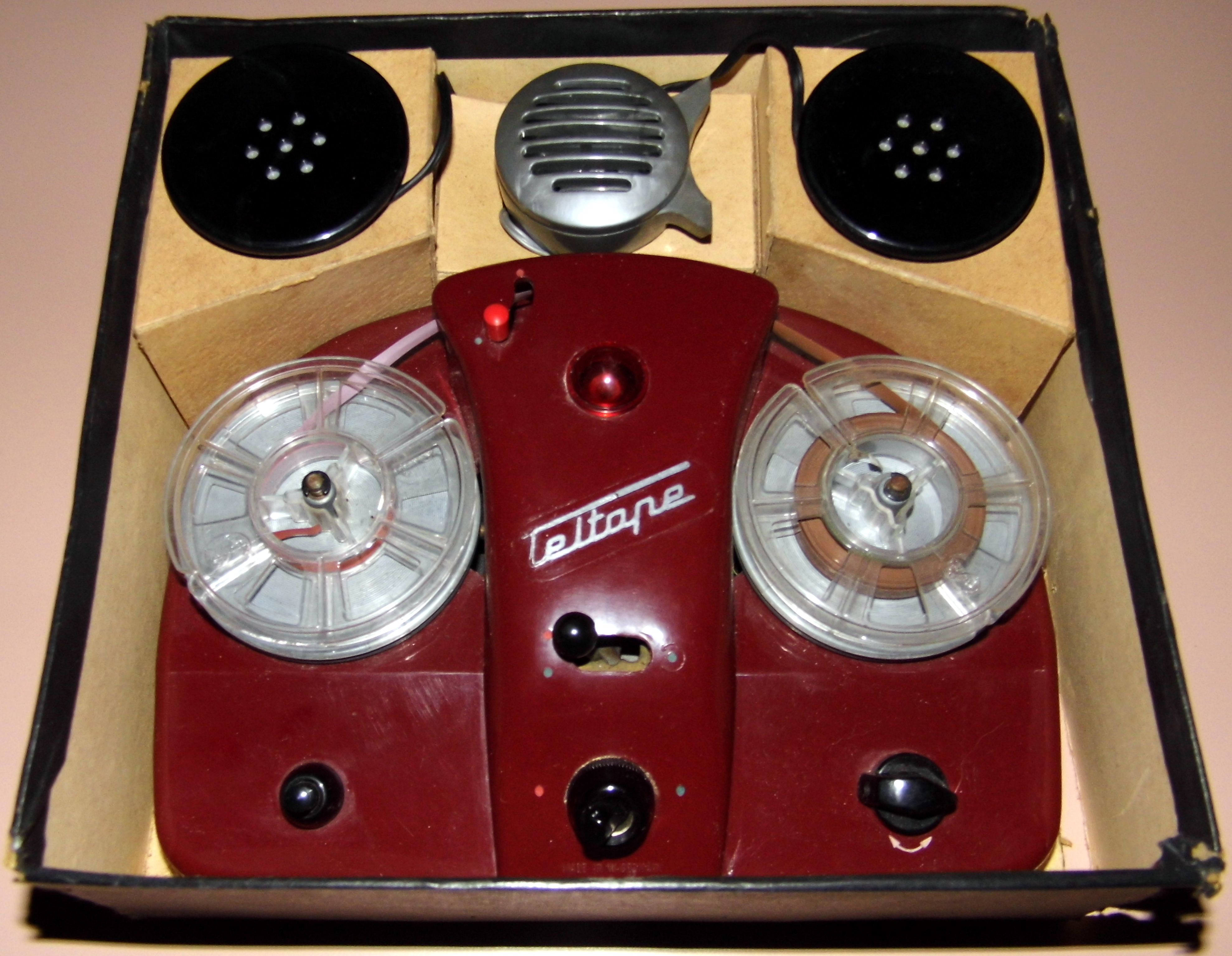 File:Vintage Teltape Portable Reel-To-Reel Transistor Tape