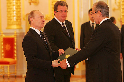 File:Vladimir Putin with Carlos Antonio da Rocha Paranhos.jpg