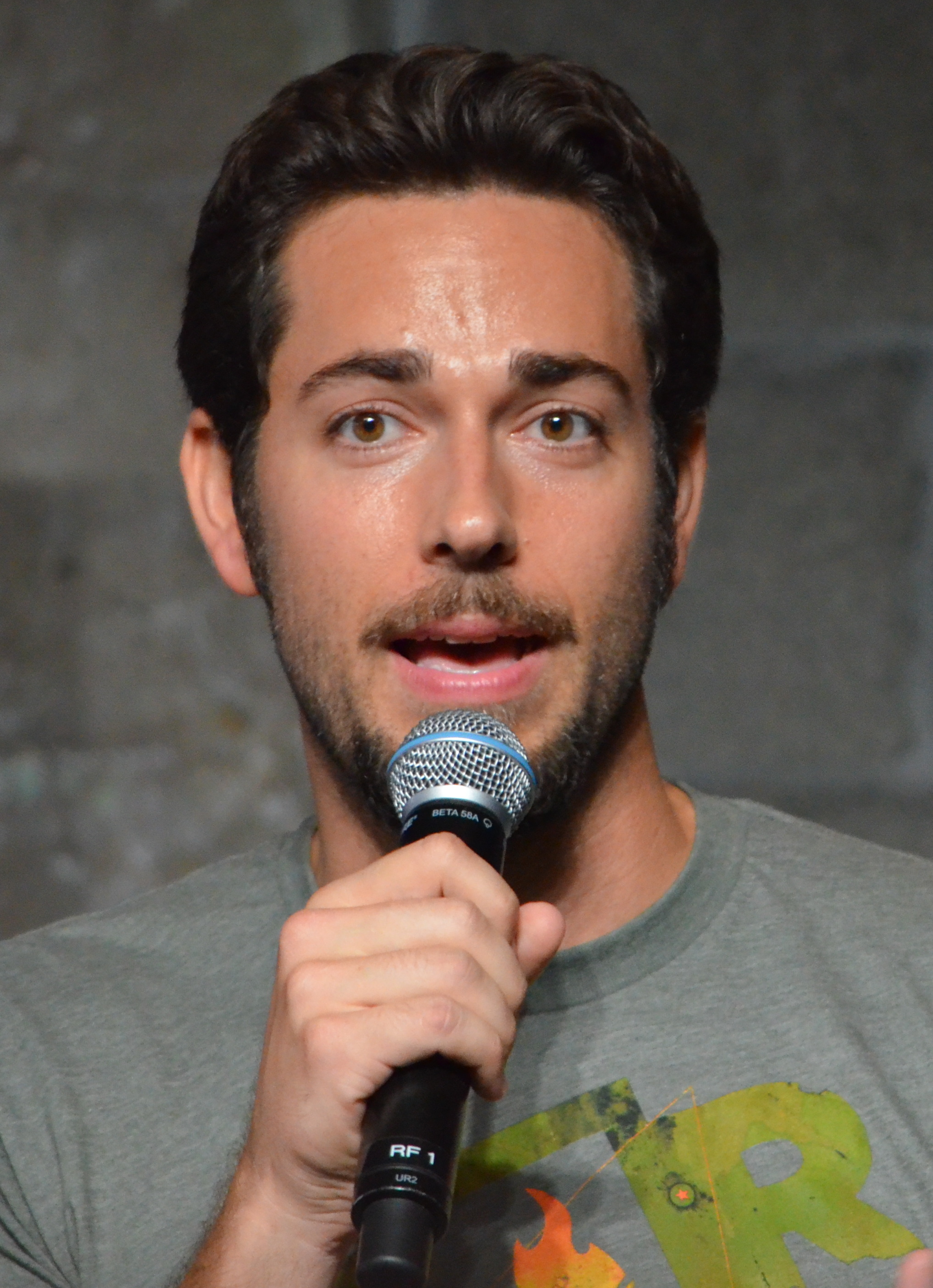 Zachary Levi - Wikipedia