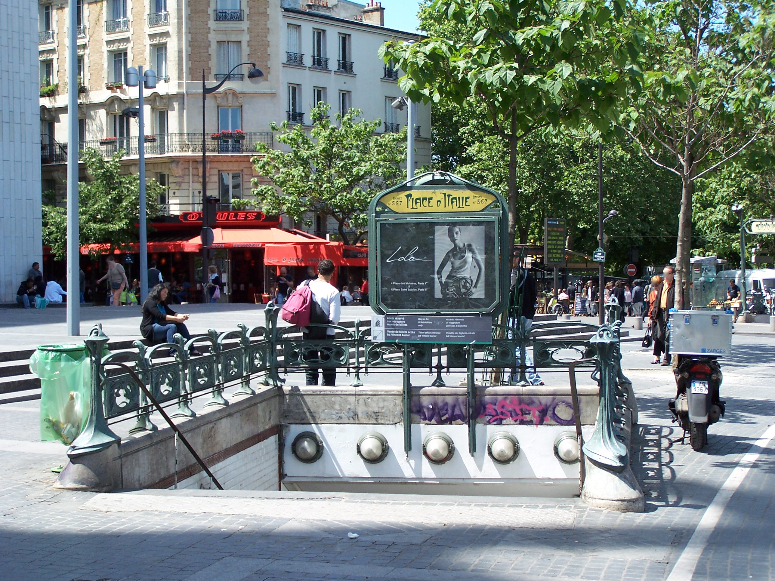 Place d. Станция place DITALIE. Станция метро place d`Italie. Paris Metro ma 51 place d'Italie. Paris place d'Italie фото метро.