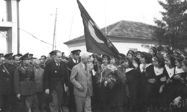 File:İsmet İnönü Hatay'da (1939).jpg