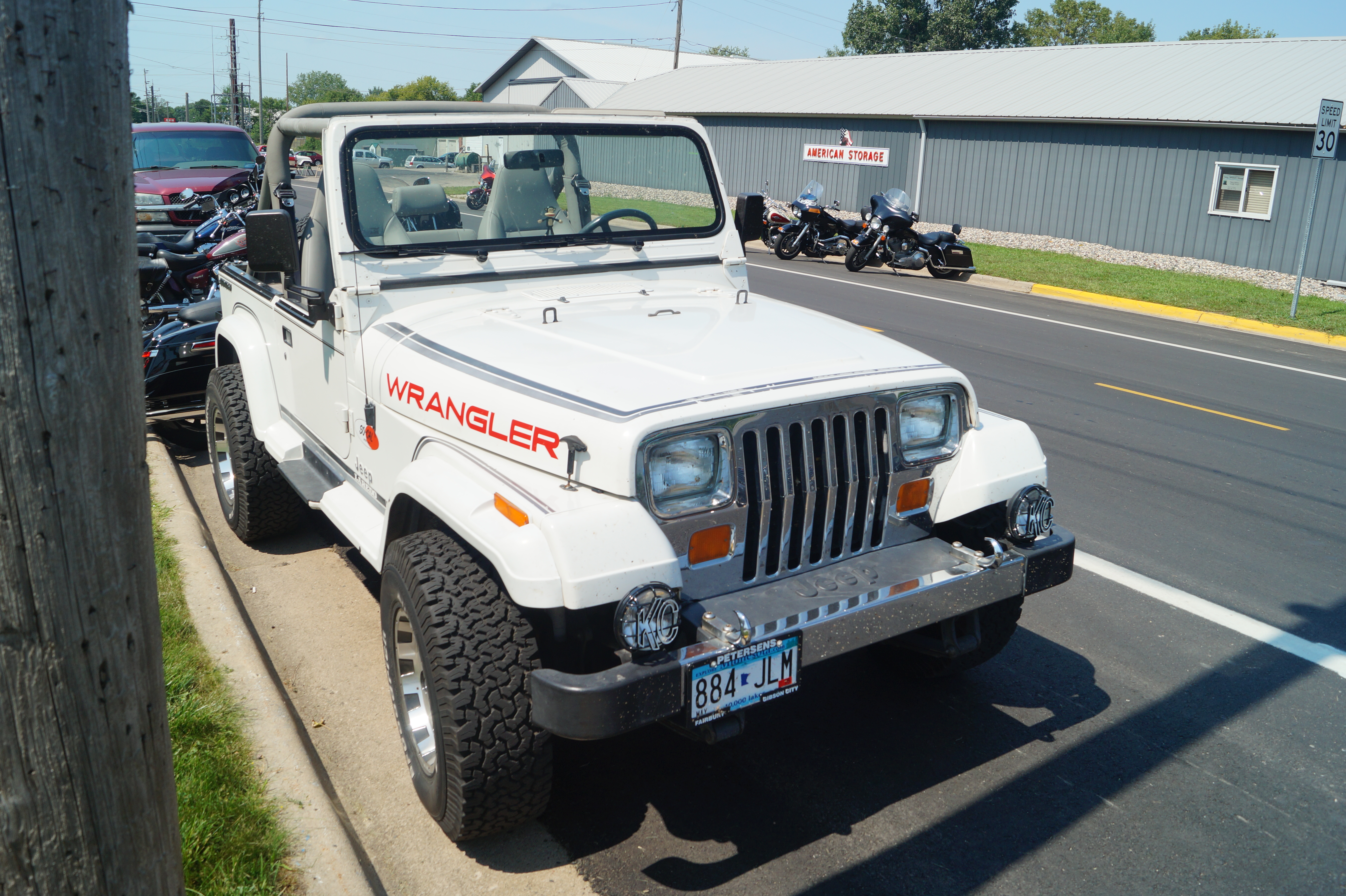 File:1989 Jeep Wrangler (19986602664).jpg - Wikimedia Commons