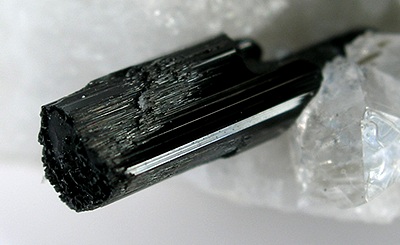 File:Albite-Beryl-Spessartine-hbru-11c.jpg