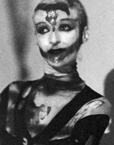 Ani Villanueva as Boa (1986) cropped