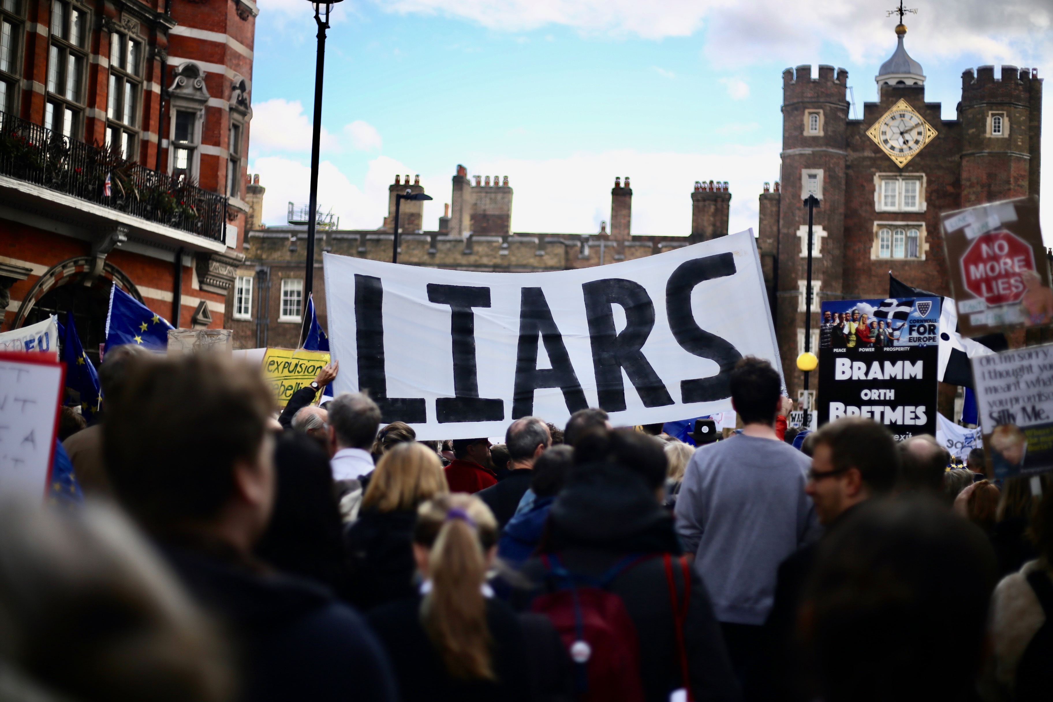 March London. «Антикапиталистический марш» 1999 Лондон. For and against Brexit Mount of votes.