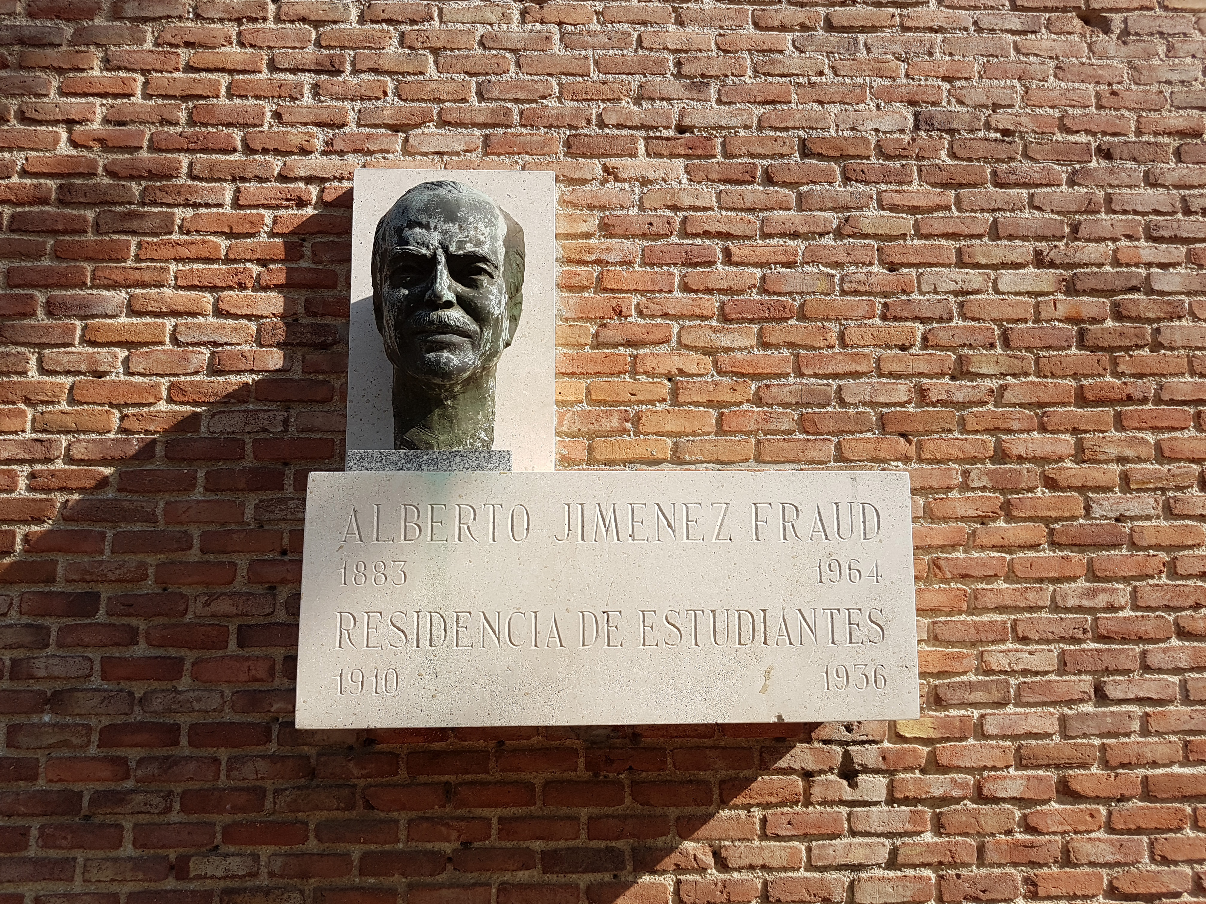 Busto de Alberto Jiménez Fraud en Madrid