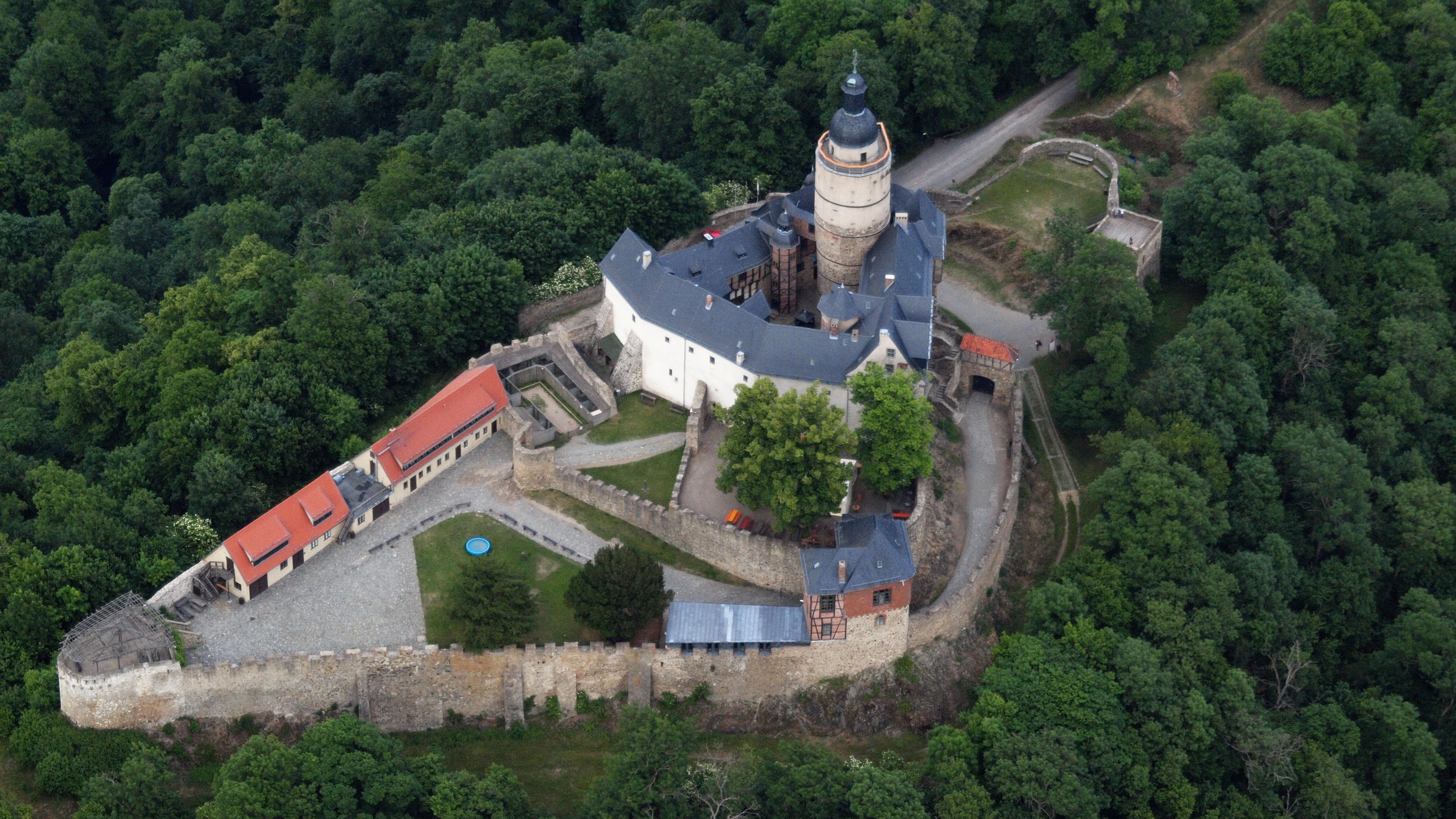 Datei:Burg Falkenstein (Harz) 019.JPG – Wikipedia