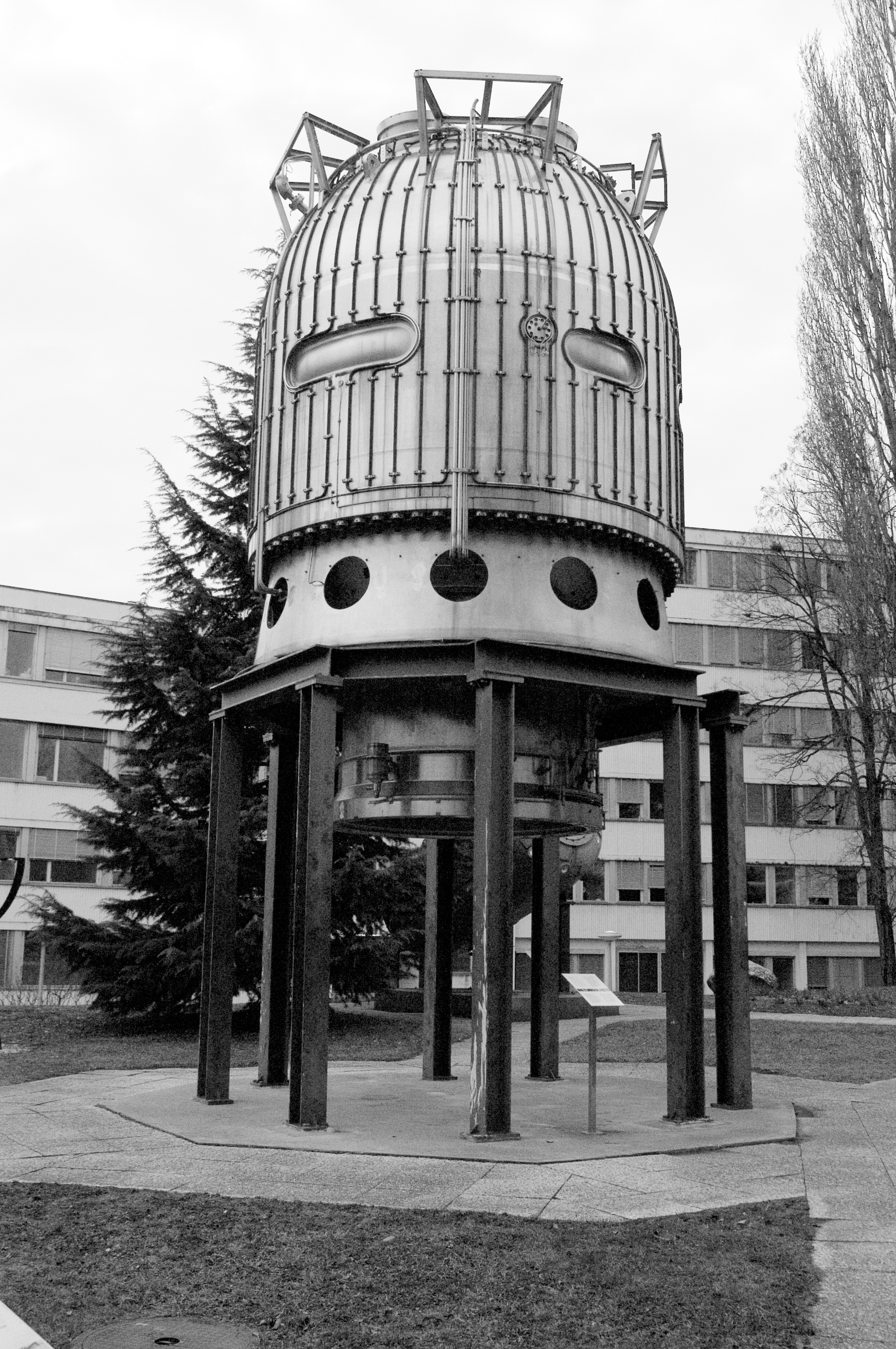 Gran Cámara de Burbujas Europea (BEBC), un detector utilizado antiguamente para estudiar la física de partículas en el CERN.