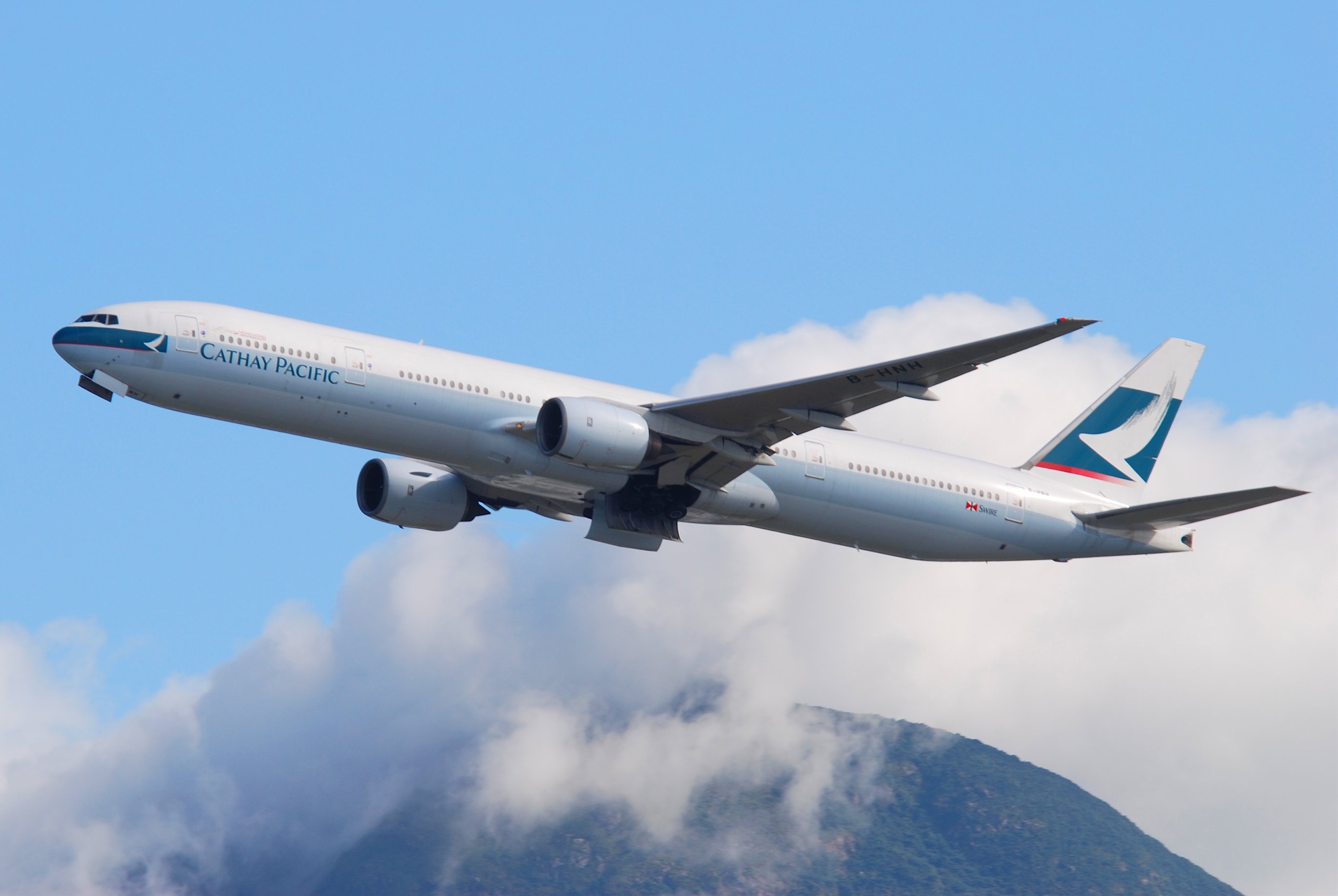 File:Cathay Pacific Boeing 777-300; B-HNH@HKG;31.07.2011 614tz ...