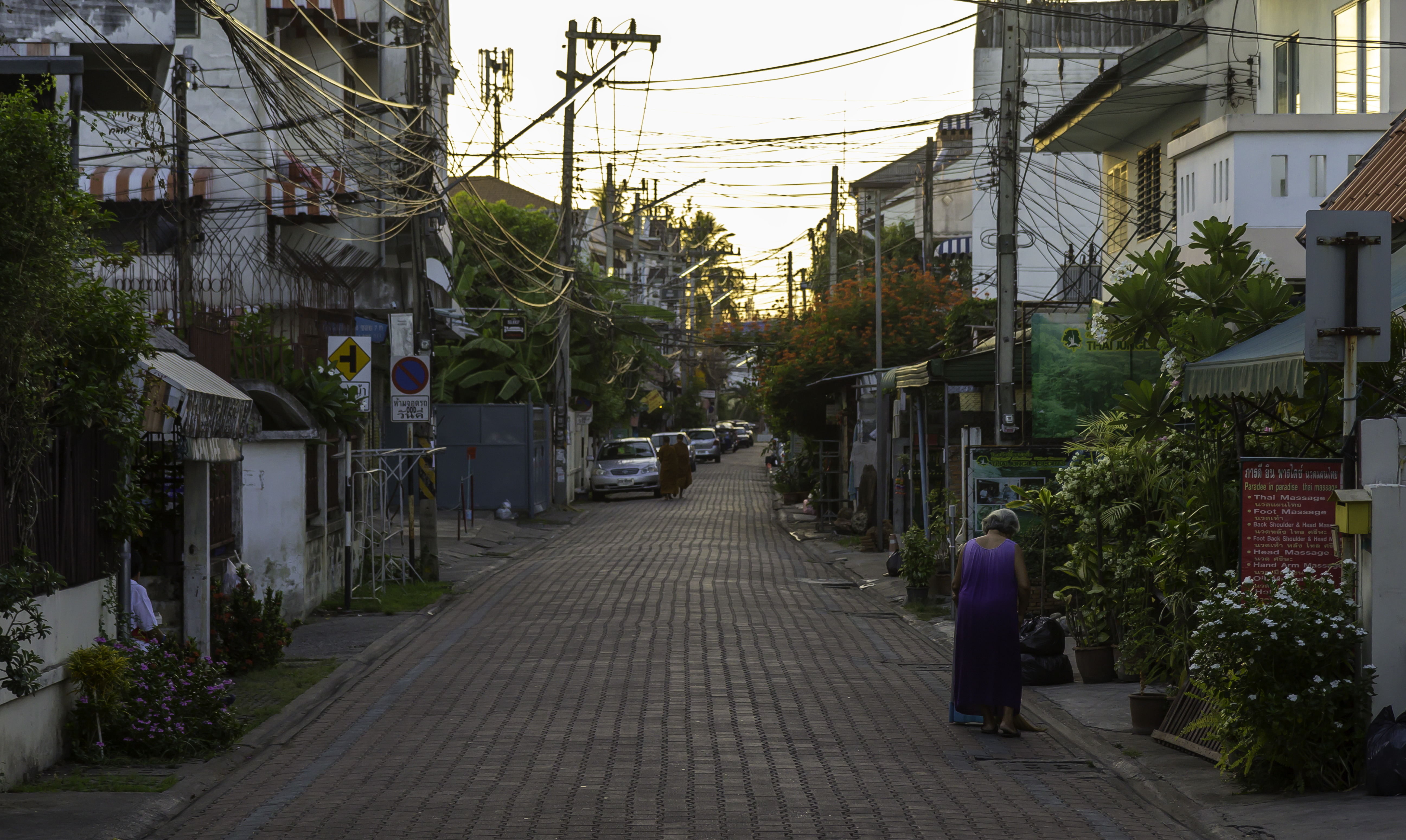 Chiang_Mai_-_Moonmuang_Road_Soi_7_-_0001.jpg