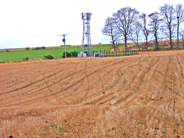 File:Communication mast, near Oldtown Farm - geograph.org.uk - 630864.jpg