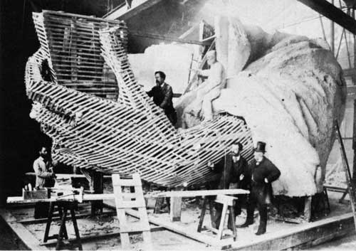 File:Construction of the Statue1.jpg