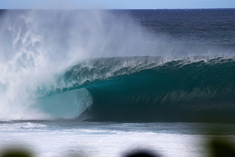 File:Empty wave at Banzai Pipeline.jpeg