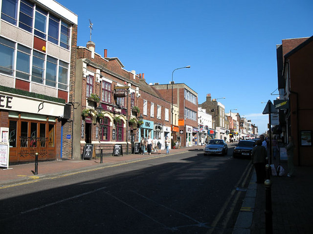 File:High Street, Brentwood - geograph.org.uk - 957099.jpg