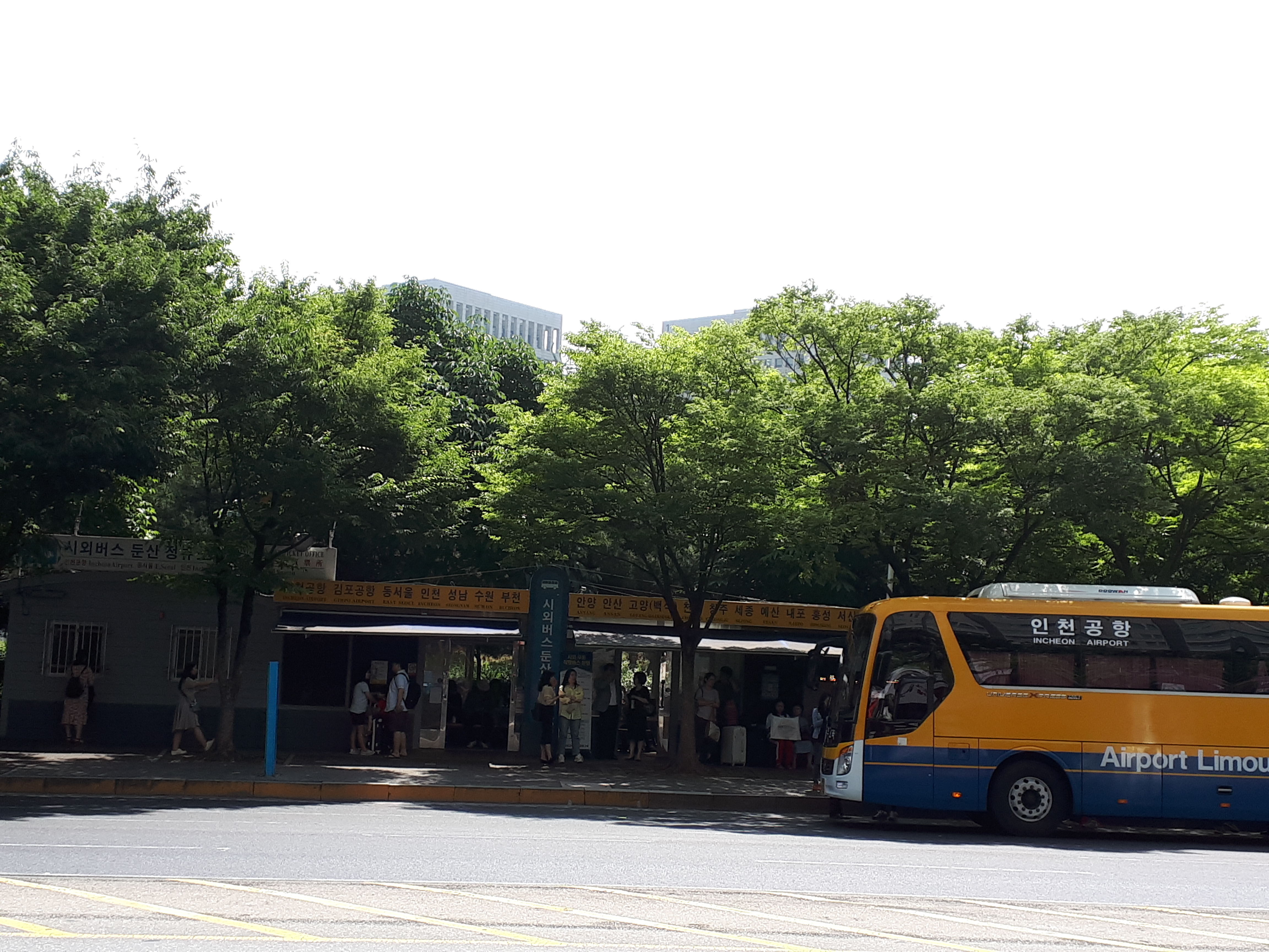 Intercity Bus Stop at the Government Complex Daejeon.jpg