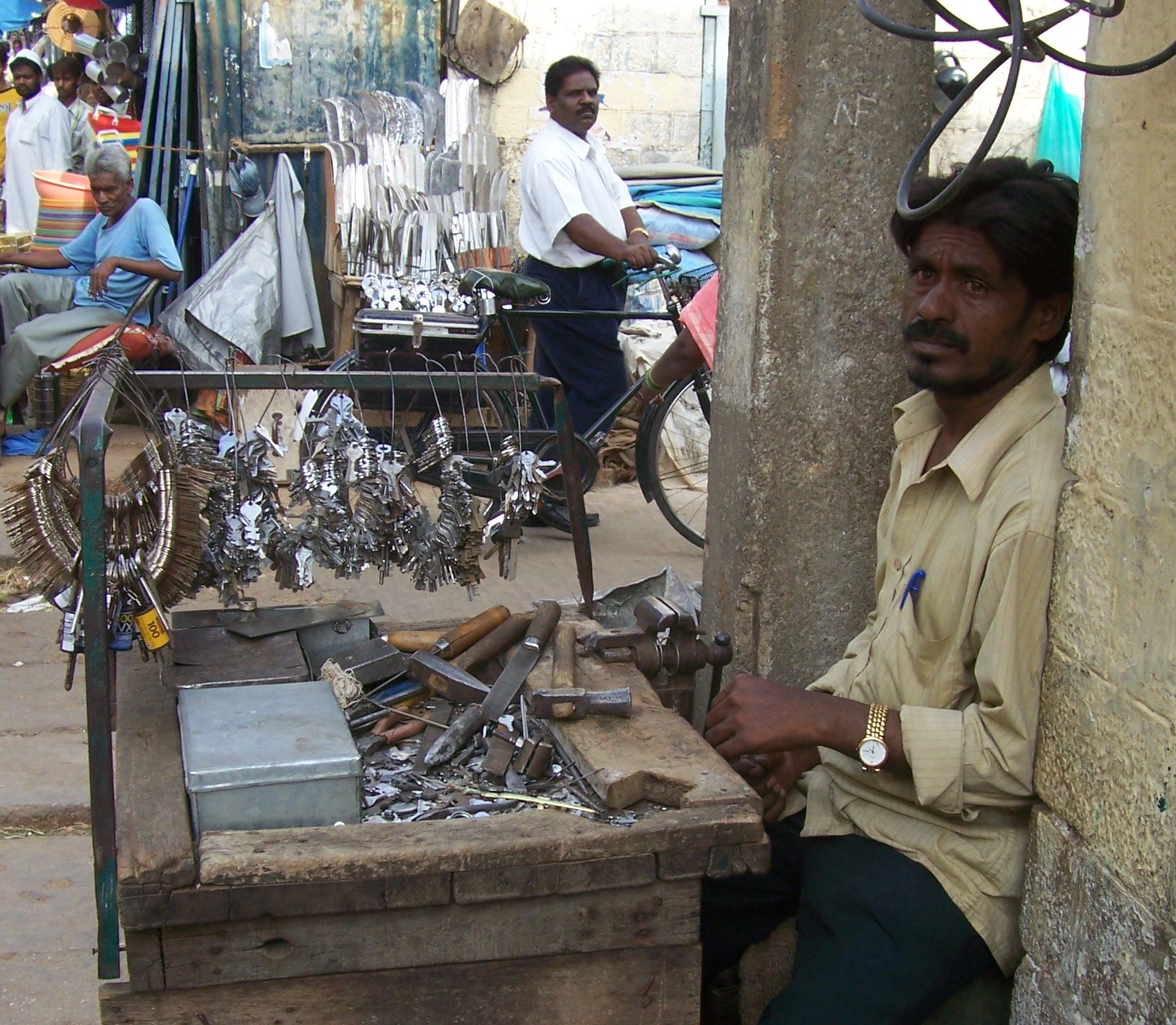 File:Keymaker india.jpg - Wikimedia Commons