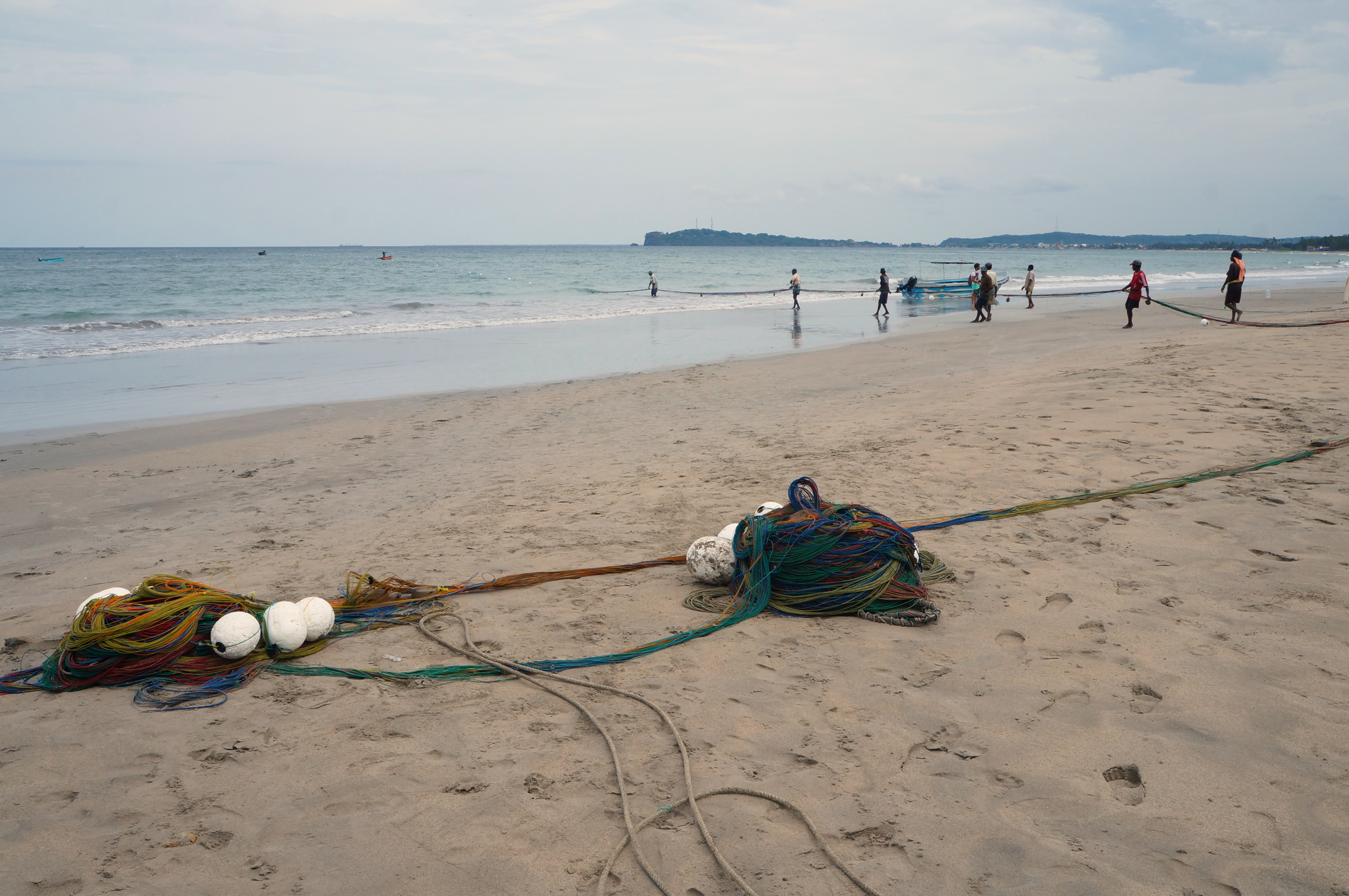 Fileles Pecheurs De La Plage De Trincomalee 3jpg