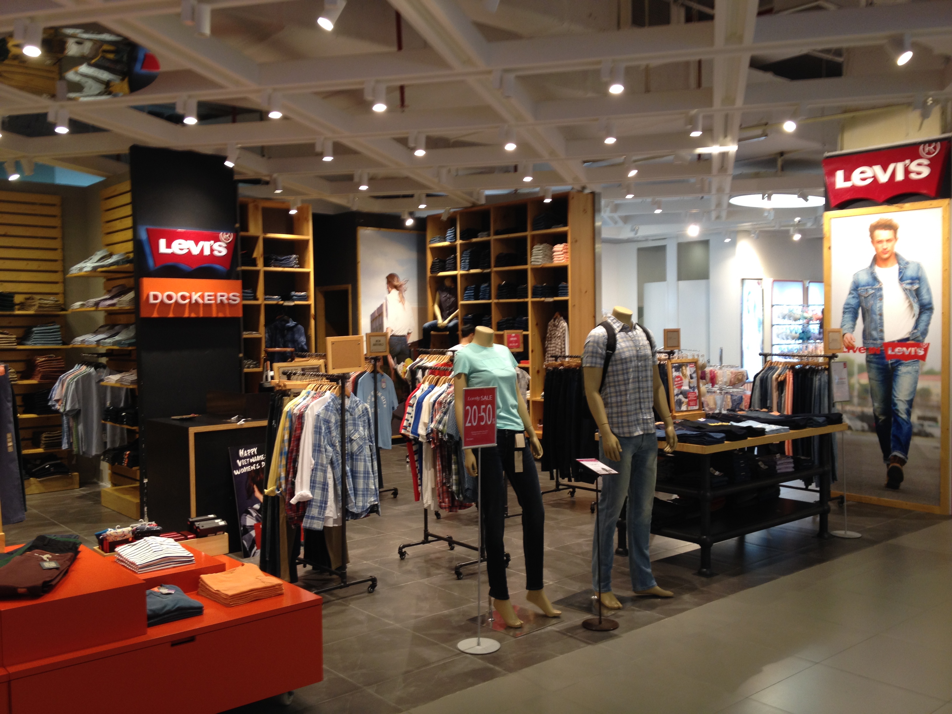 File:Levi's, tầng 3, Lotte Center, Hà Nội  - Wikimedia Commons