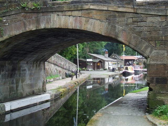 Linlithgow canal basin - geograph.org.uk - 900742