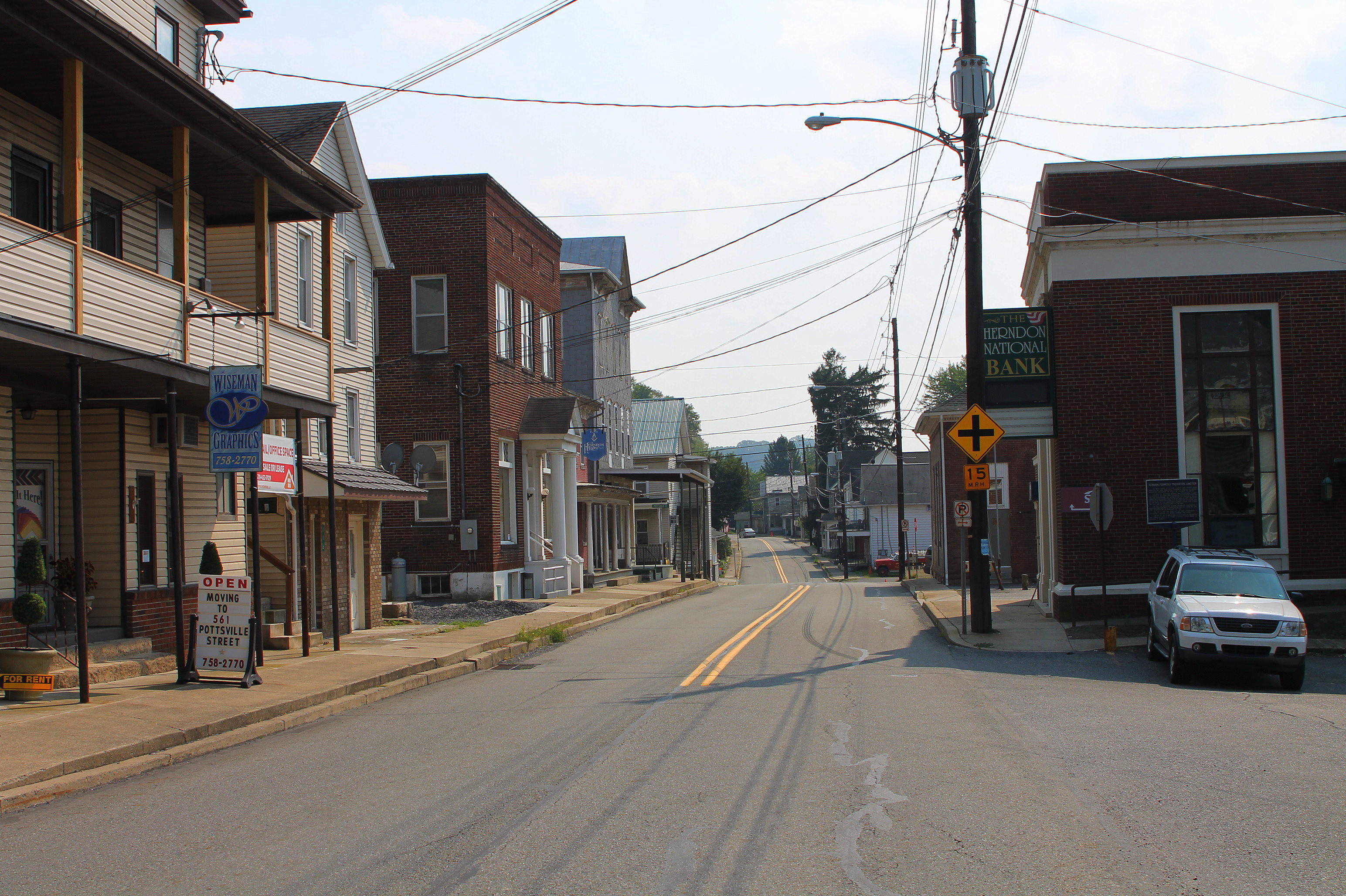 Main_Street_in_Herndon%2C_Pennsylvania.JPG