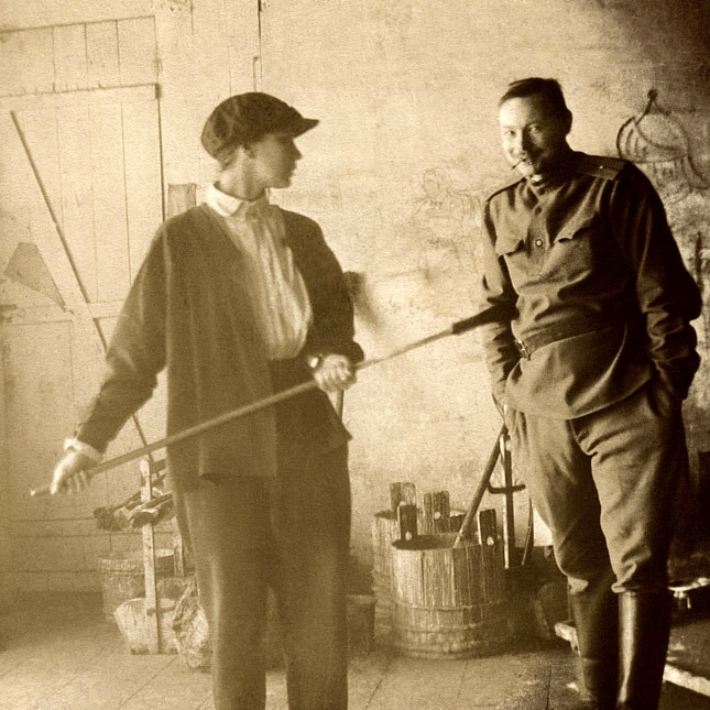 Goncharova and Mikhail Larionov, whom she married in 1955, at work for the ballet The Golden Cockerel at the Bolshoi Theater (1913)