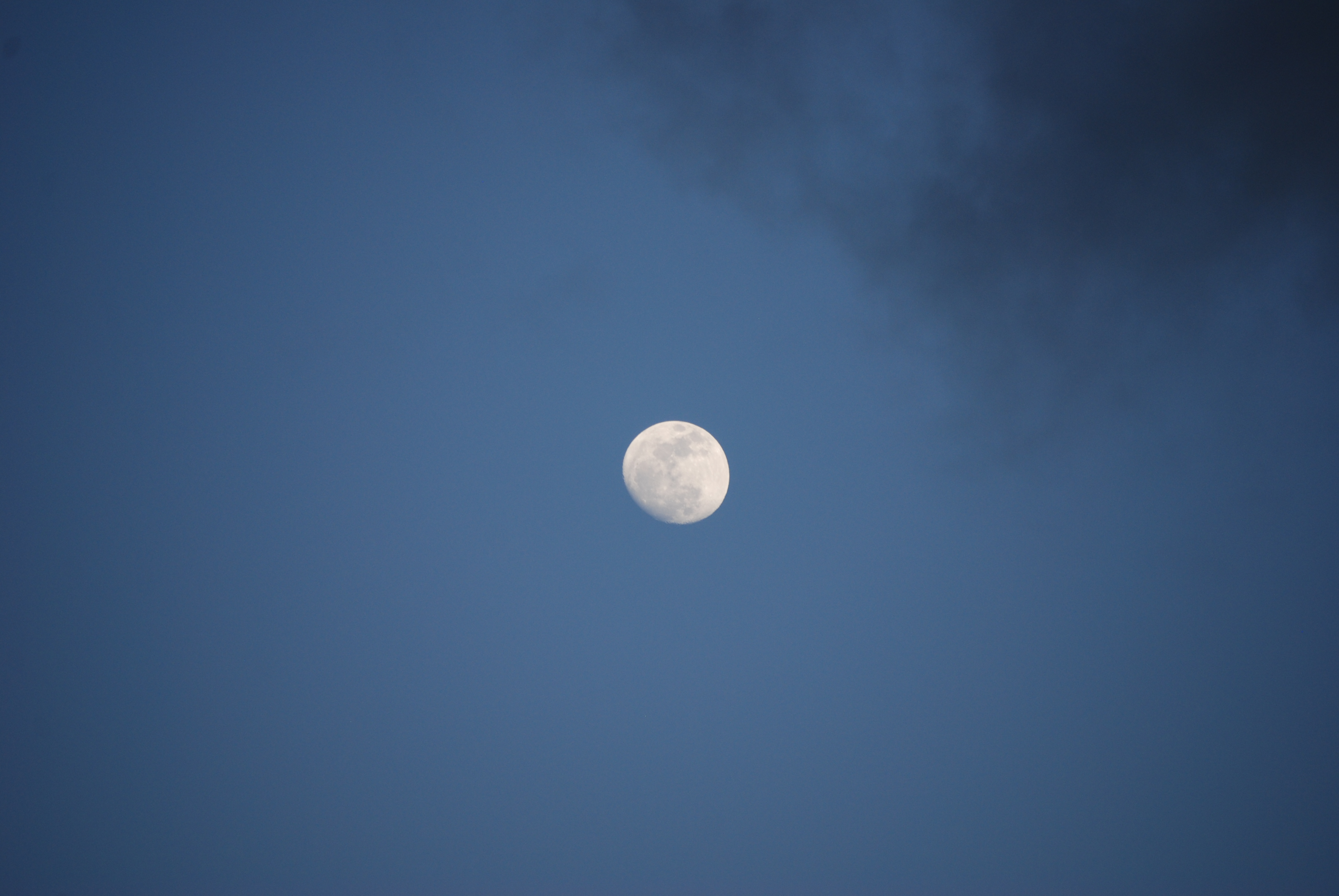 File:Nearly Full Moon.png - Wikimedia Commons