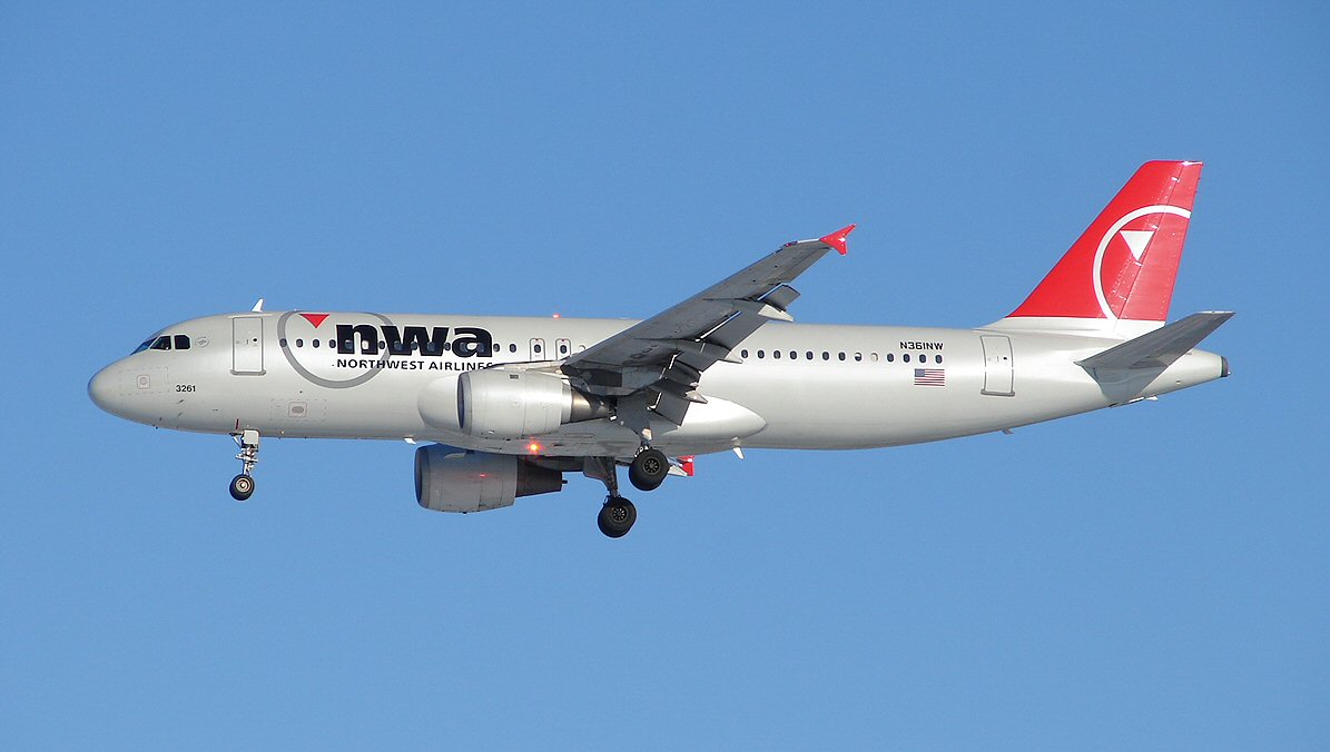 Northwest Airlines Airbus 320 (385583987).jpg