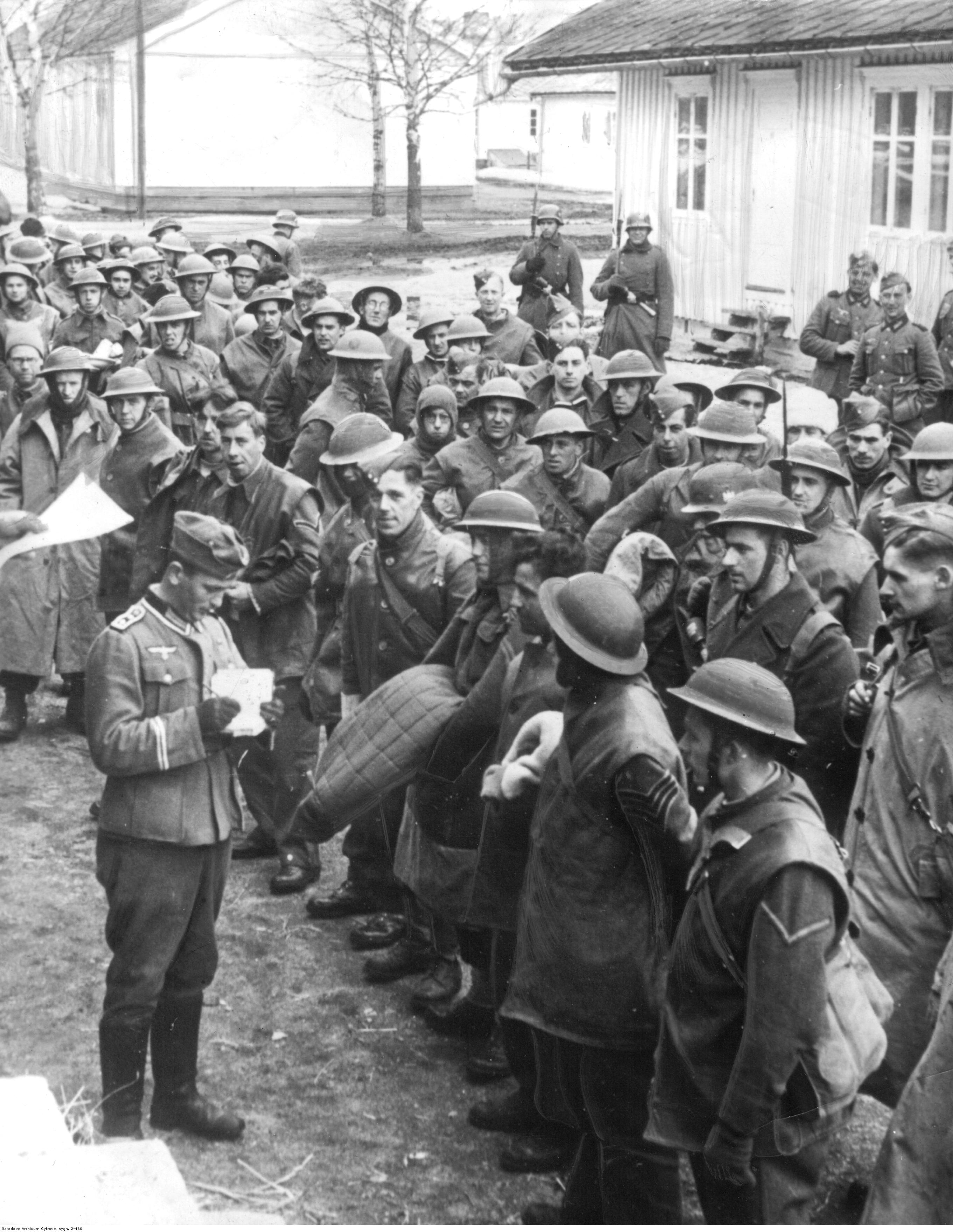 Битва за норвегию. Британские военнопленные во второй мировой войне. Вермахт в Норвегии в 1940. Немецкие солдаты с пленными второй мировой войны.