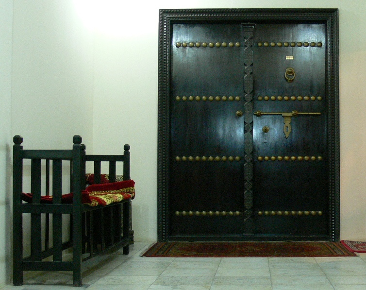 File:Old door in Bahrain.jpg