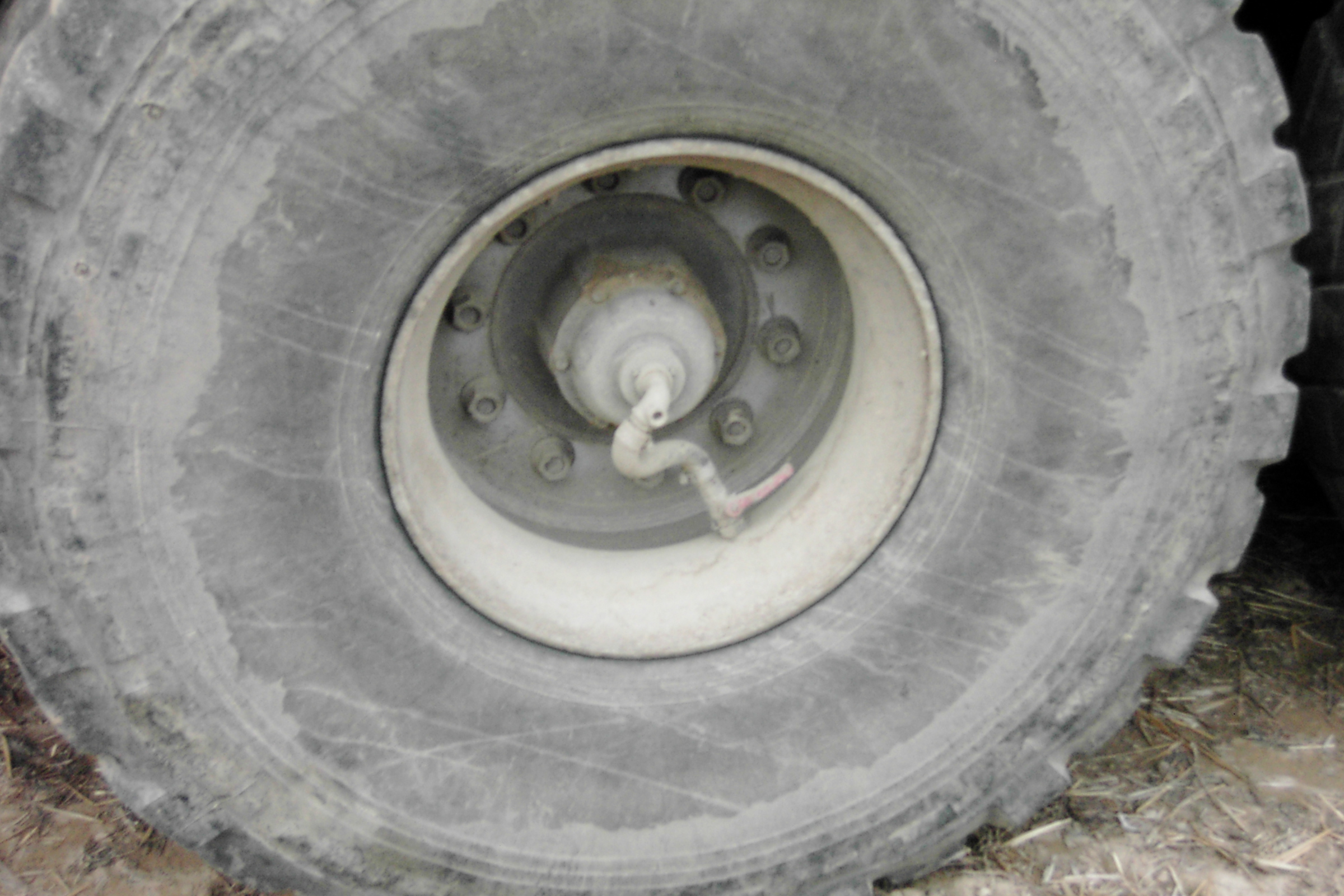 Reparatur Des Rekapitulationsplattformwagenreifens Für Schlauchlose Reifen  Stockbild - Bild von schwarzes, durchbohren: 93557387