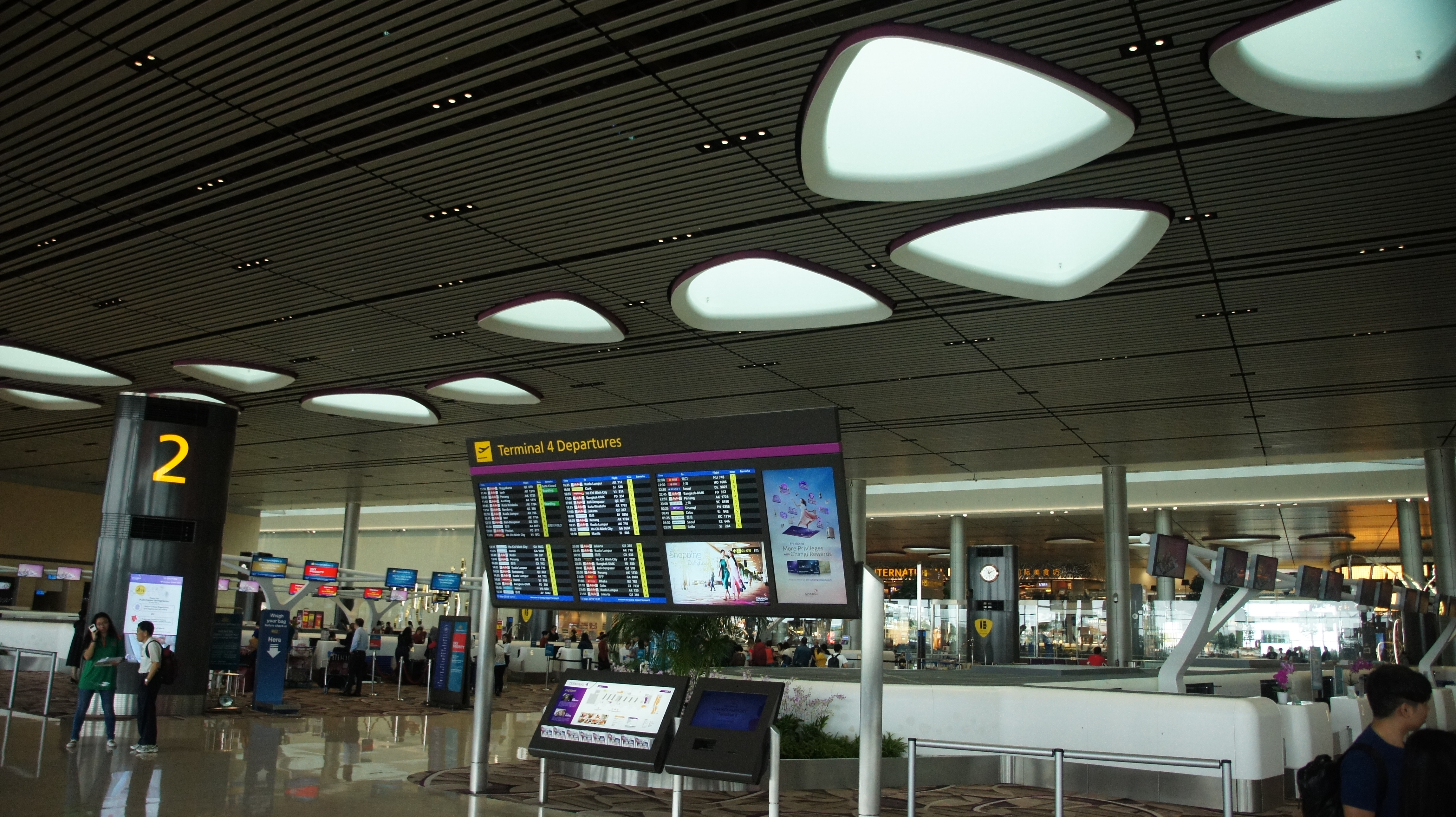 File:Changi Airport - Terminal 4 - Departure 1.jpg - Wikimedia Commons