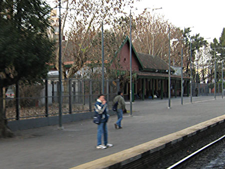 La [[Estación Santos Lugares