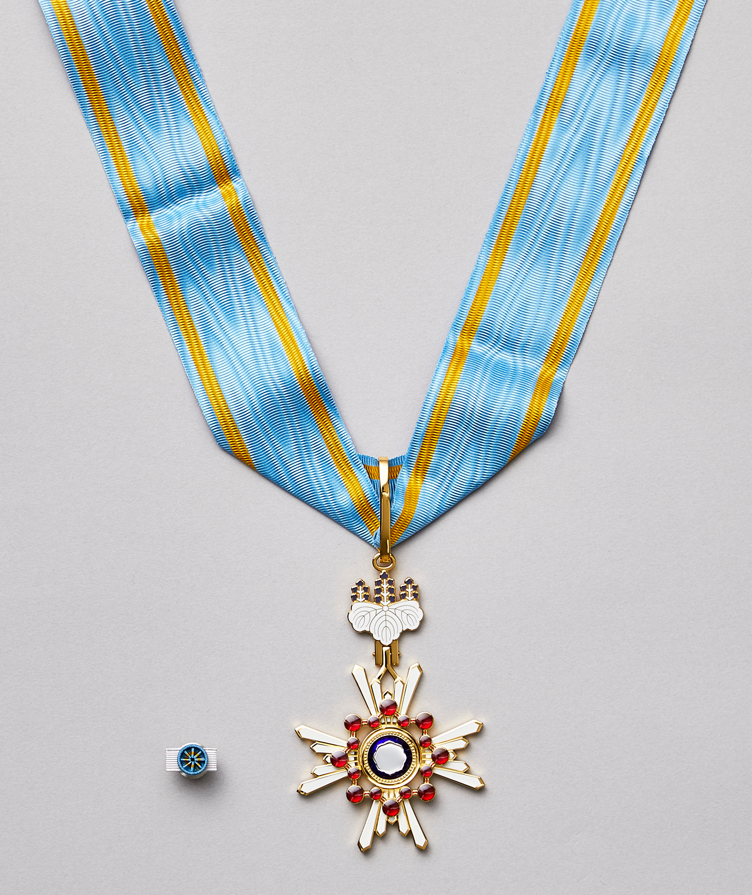 File:The Order of the Sacred Treasure, Gold Rays with Neck Ribbon 