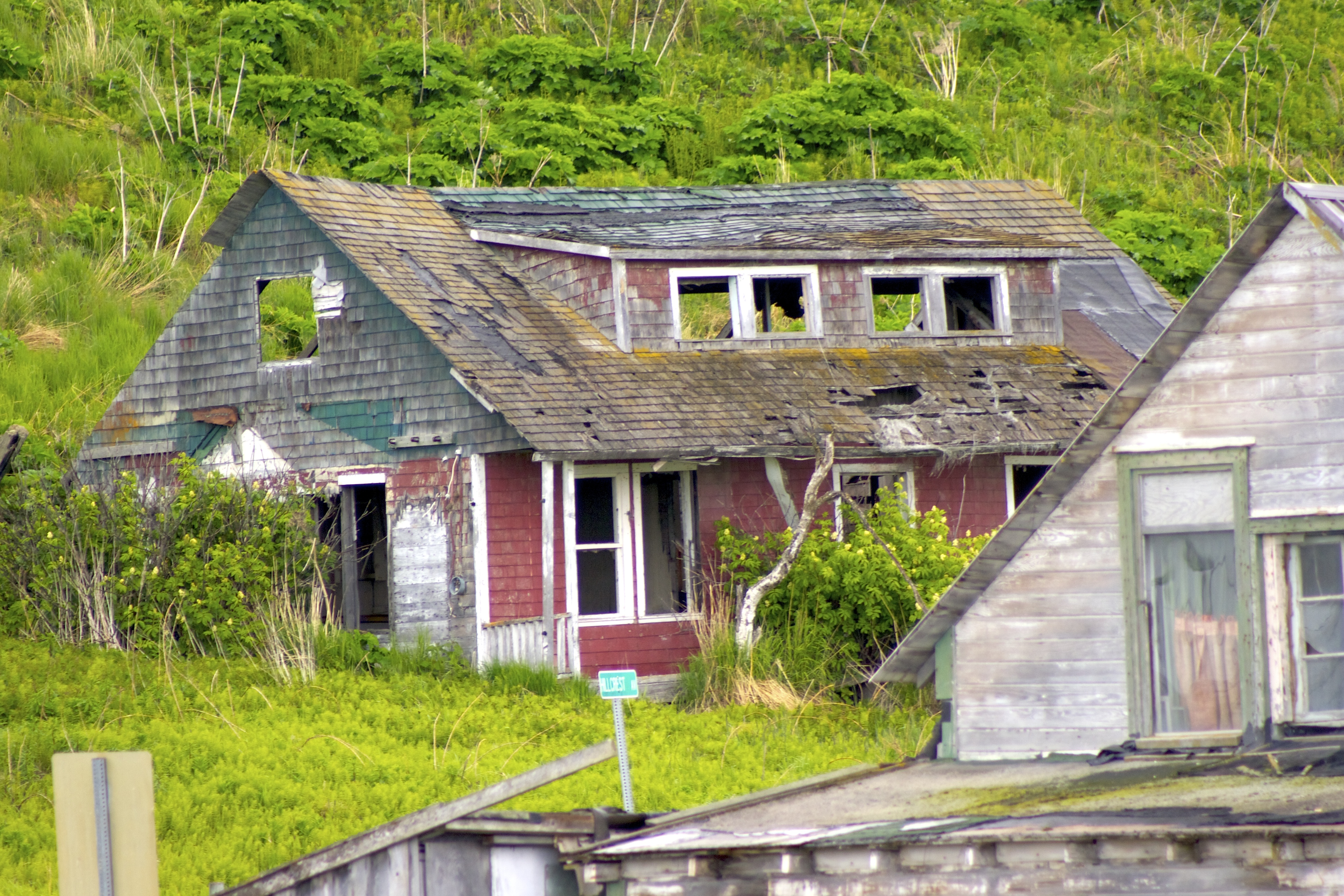 Roof be gone. Деревенский сарай. Старый сарай. Сарай в деревне. Сарай фото.