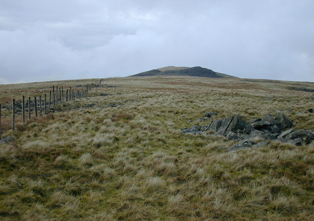 File:The ridge west of Rhiw Gwredydd - geograph.org.uk - 660038.jpg