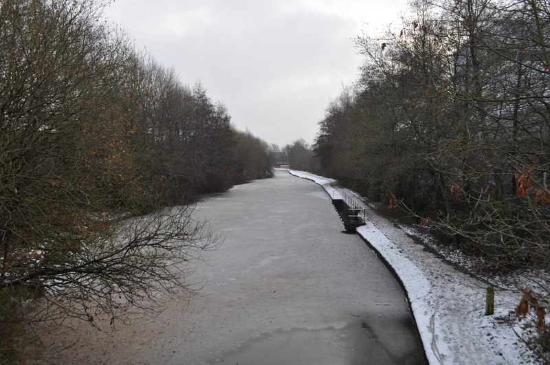 File:Trent & Mersey Canal - geograph.org.uk - 2187542.jpg