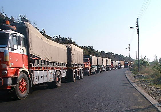 File:Truck line in Lebanon 2005.jpg