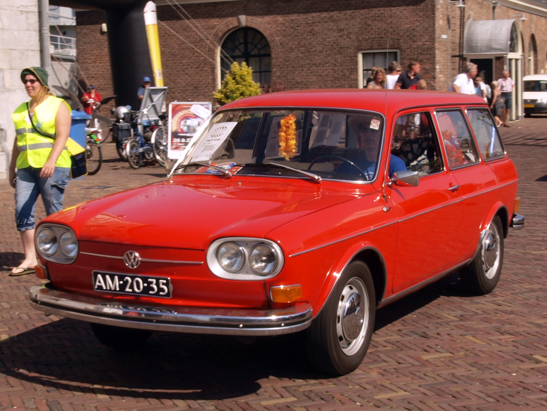 Volkswagen_Station_(1971),_Dutch_license