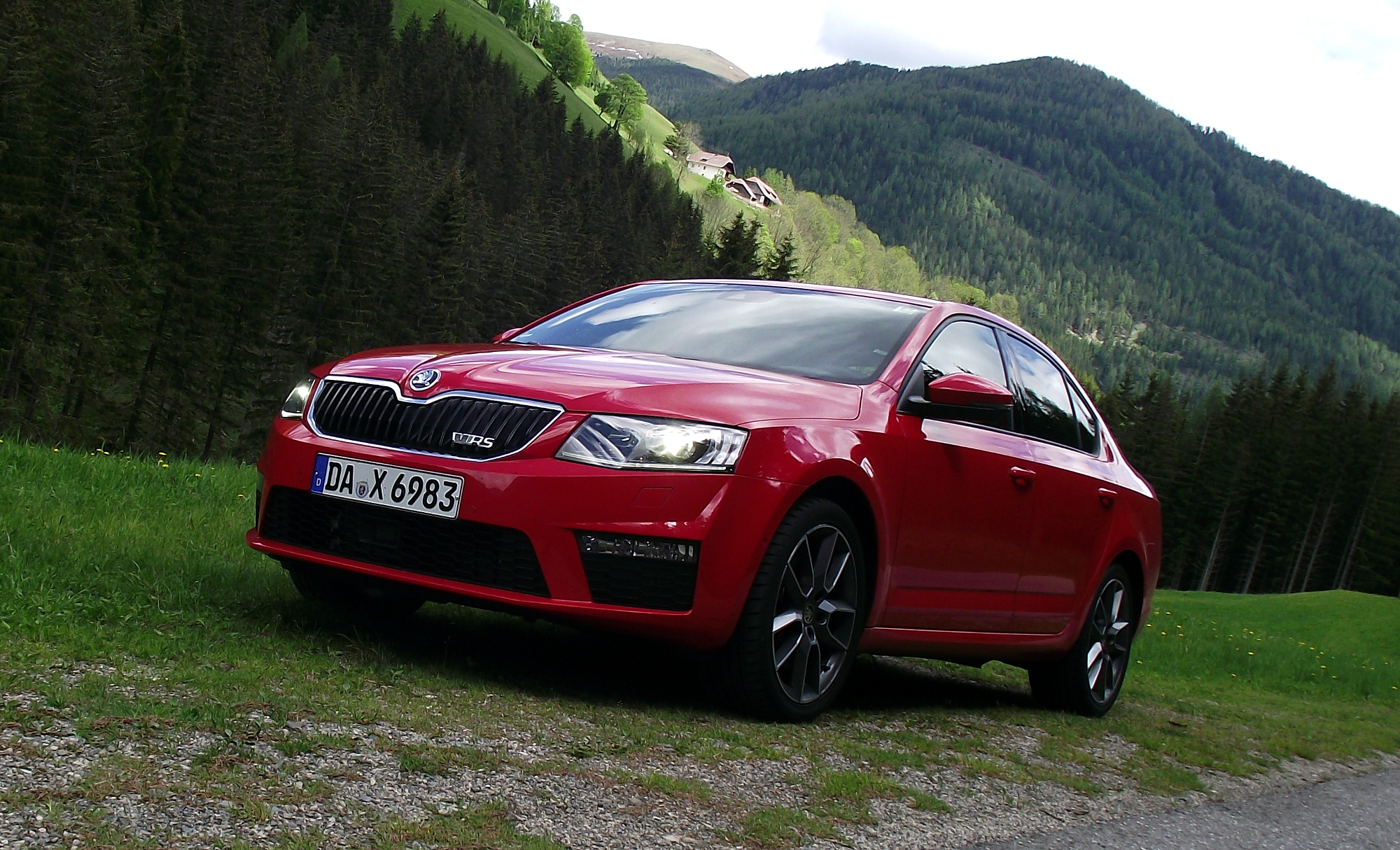 File:2013 Skoda Octavia III RS (Typ 5E) 2.0 TSI Rio-Rot-Metallic  Vorderansicht Nockalmstrasse.JPG - Wikimedia Commons