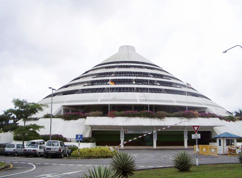 Bintulu_Sarawak_Government_Offices_-_panoramio.jpg