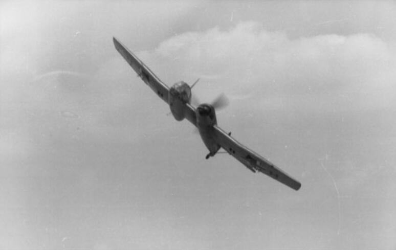 File:Bundesarchiv Bild 101I-602-B1226-24, Aufklärungsflugzeug Blohm - Voß BV 141.jpg