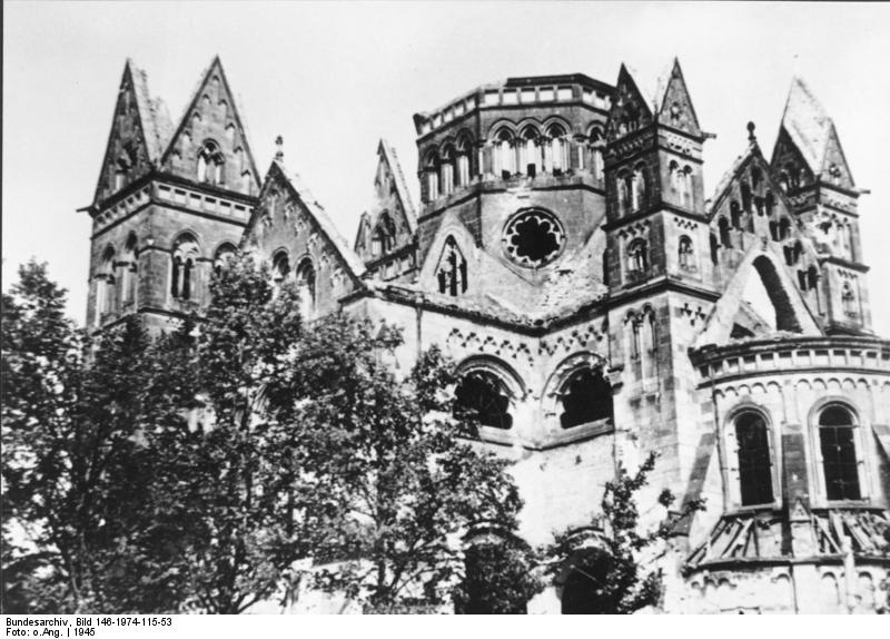 File:Bundesarchiv Bild 146-1974-115-53, Koblenz, beschädigte Herz-Jesu-Kirche.jpg