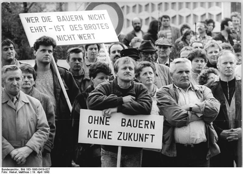 File:Bundesarchiv Bild 183-1990-0419-027, Dresden, Demo von Bauern und Gärtnern.jpg