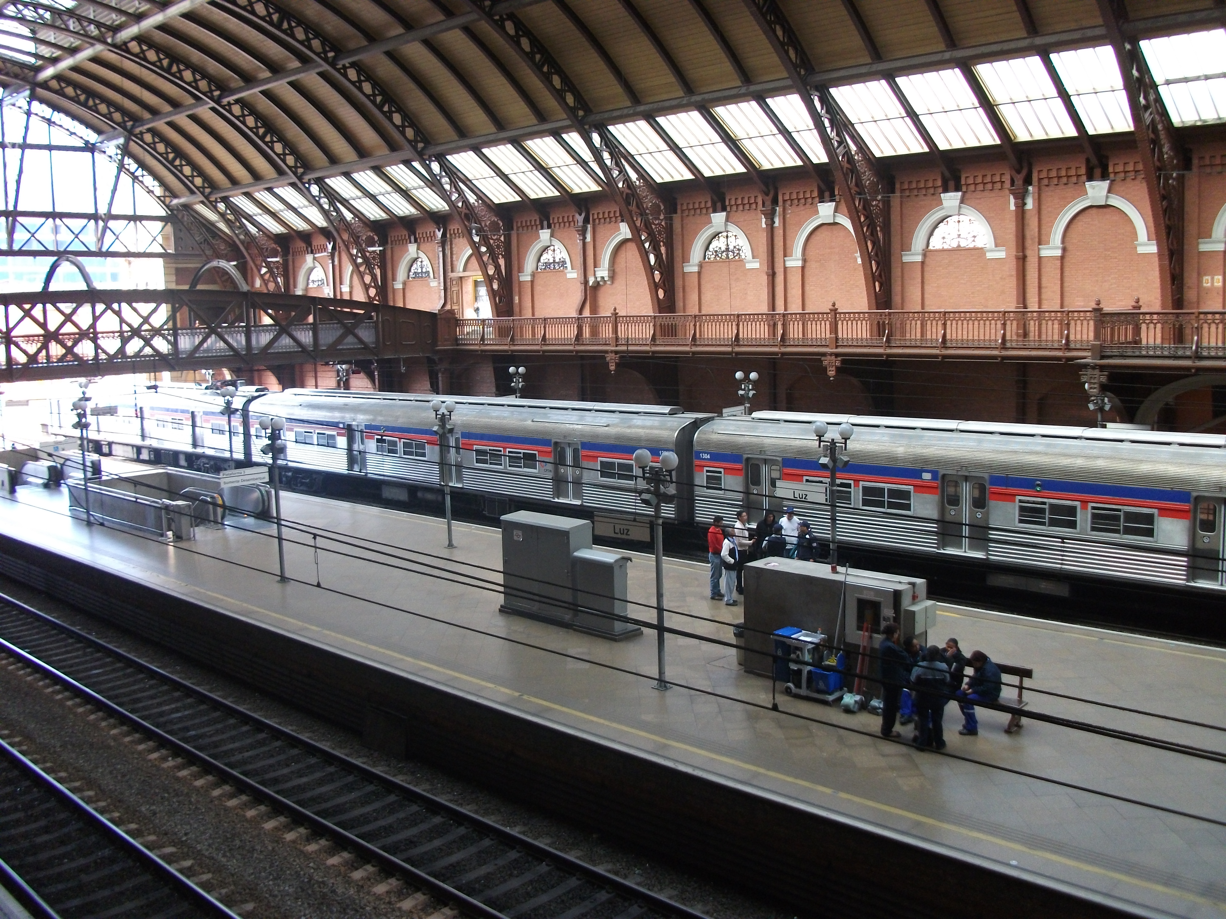File:Estação da Luz plataforma central.jpg - Wikimedia Commons